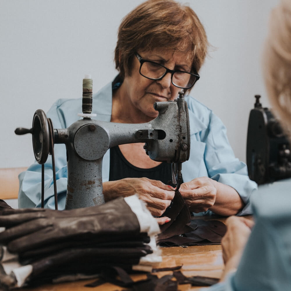 Leren Handschoenen Dames Navy - Touchscreen - Gemaakt in Italië - 100% Cashmere - Gemaakt in Italië – Luxe Leren Handschoenen – Handgemaakt in Italië – Fratelli Orsini® - Productie - 3